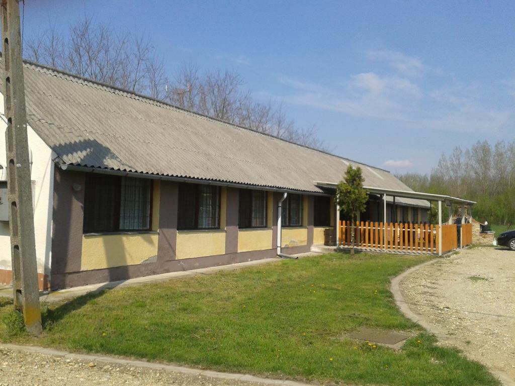 Sakaltanya Sorozo- Borozo Pihenohaz Hotel Vének Exterior foto